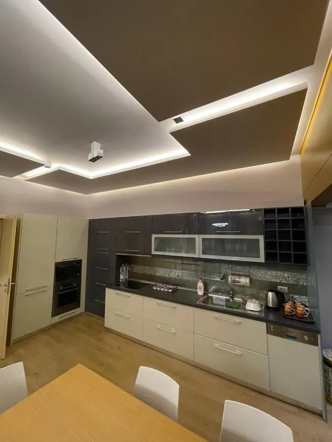 Lux Apartment Tirana 0*,