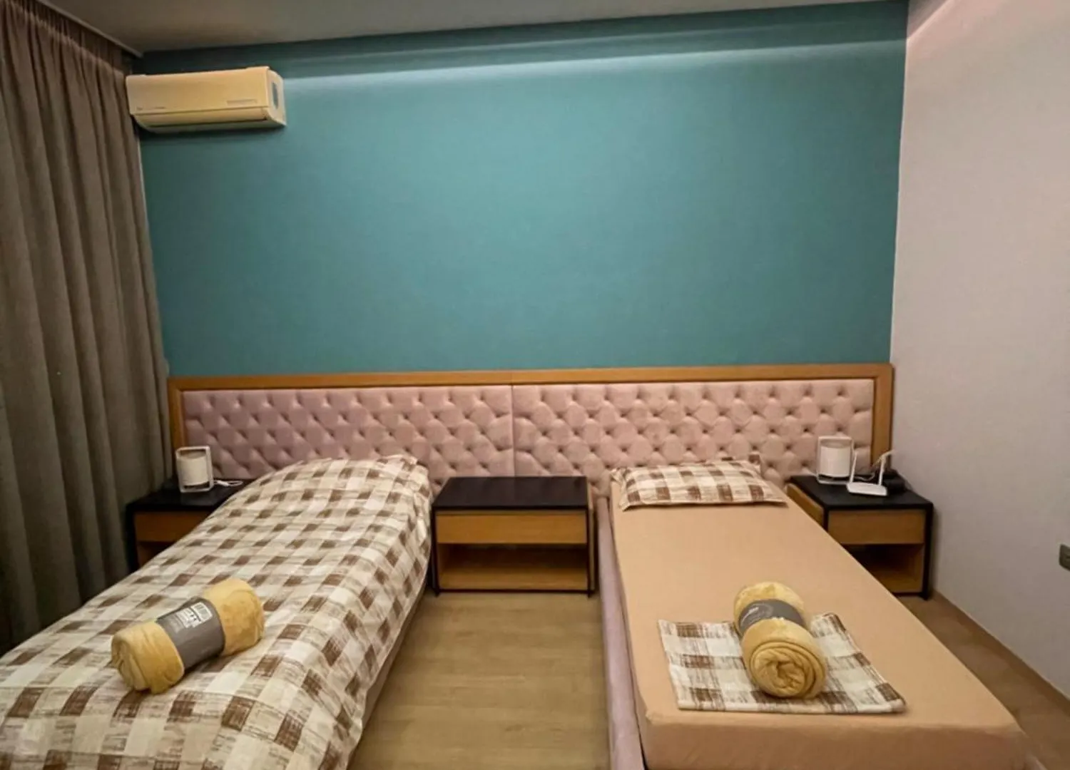 Lux Apartment Tirana 0*,  Albanien