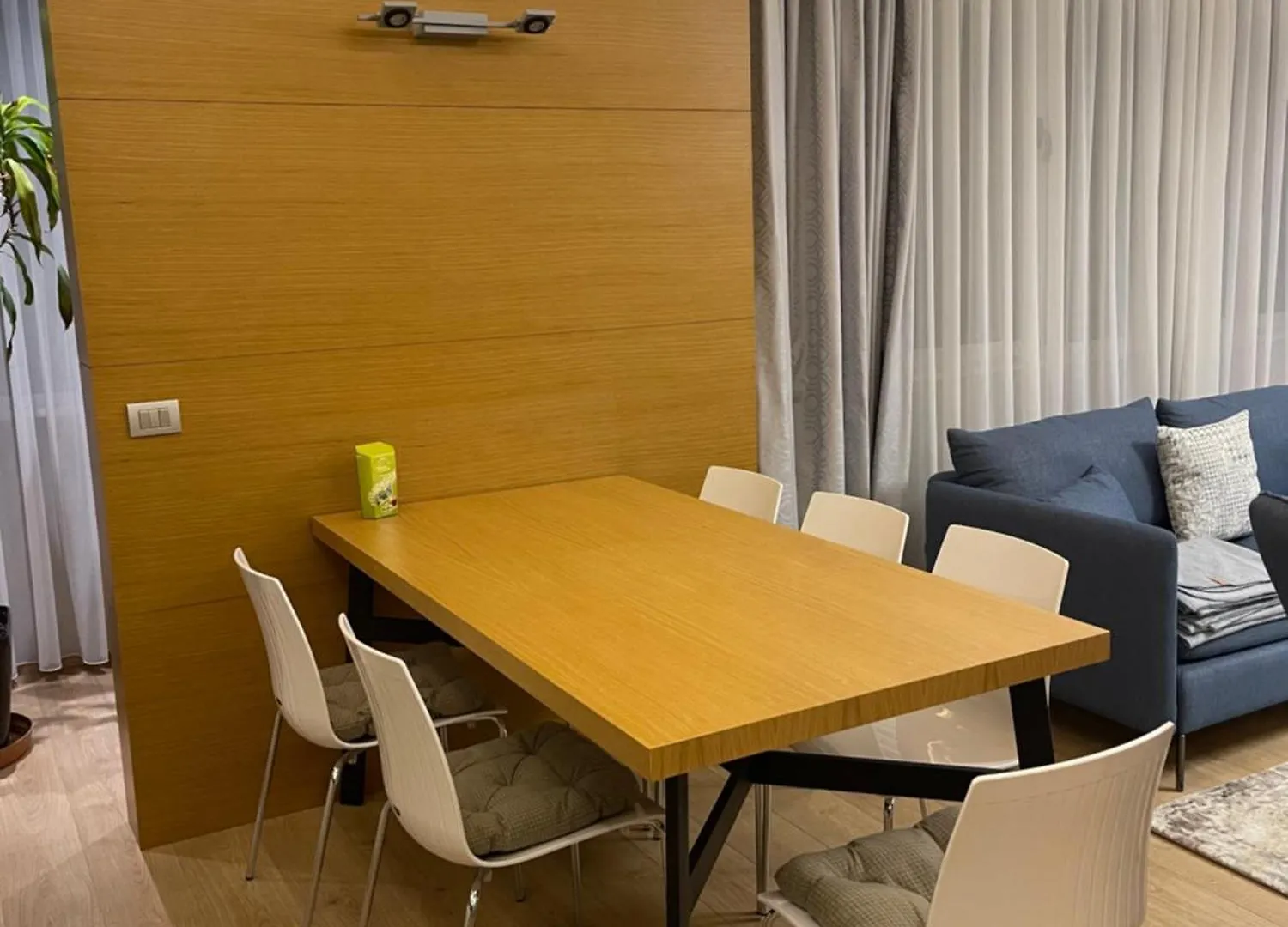 Lux Apartment Tirana 0*,  Albanien