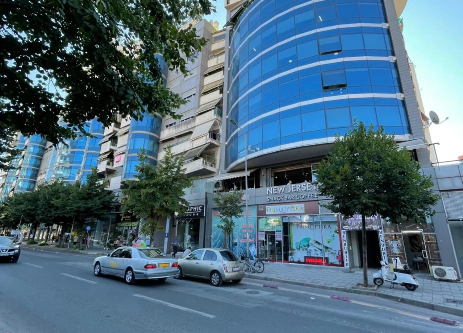 Lux Apartment Tirana 0*,